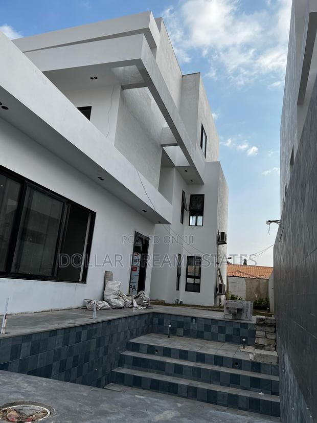 5bdrm Mansion in East Legon for sale · Photo 2