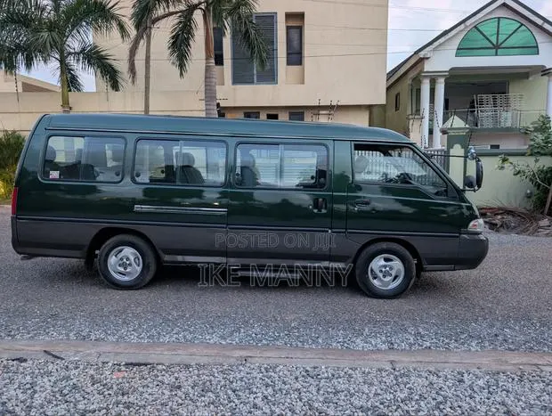 Hyundai H-100 2004 Green · Photo 1