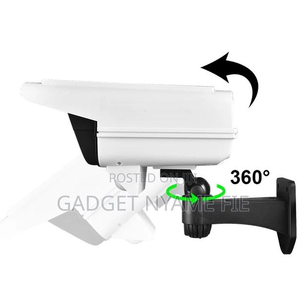 Outdoor Solar Lamp With Remote Control / Fake Camera · Photo 2