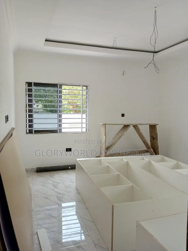 3bdrm House in Sakumono for sale · Photo 8