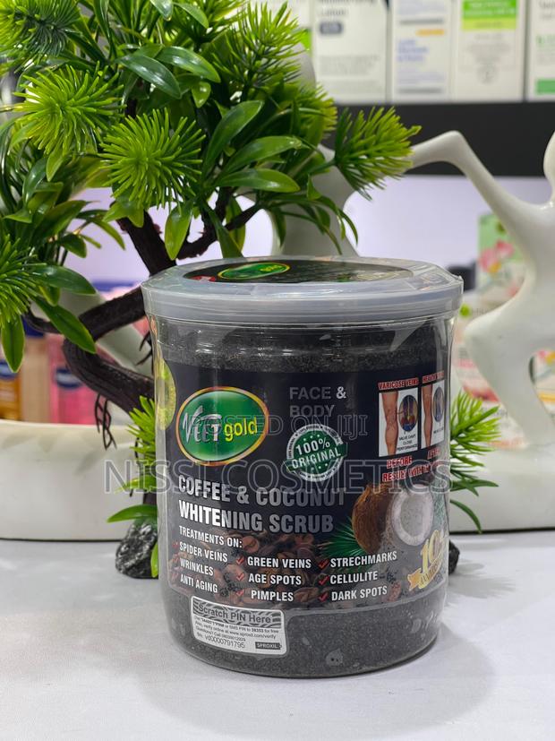 Veet Gold Body Scrub · Photo 1