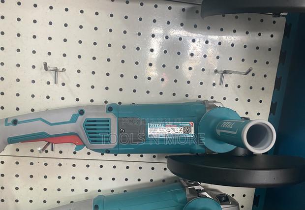 TOTAL Angle Grinder 2200W · Photo 1