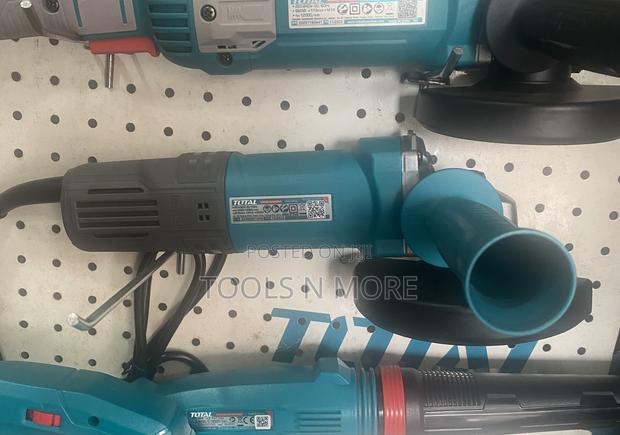 TOTAL Angle Grinder 900W · Photo 1