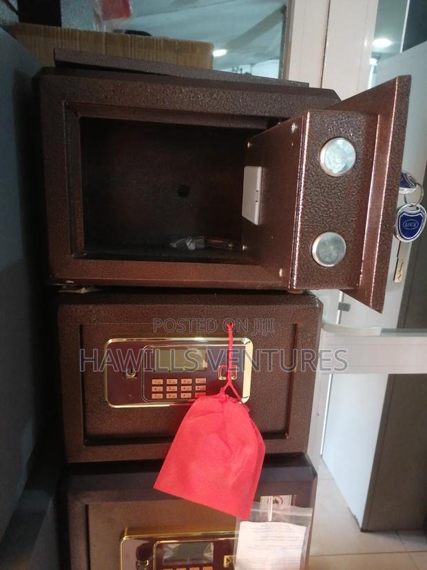 Fireproof Money Safe · Photo 2