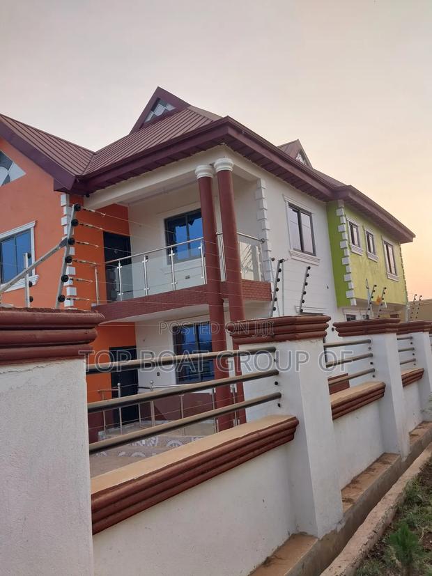 Furnished 5bdrm House in Kronum Top Boat, Kumasi Metropolitan for sale · Photo 2
