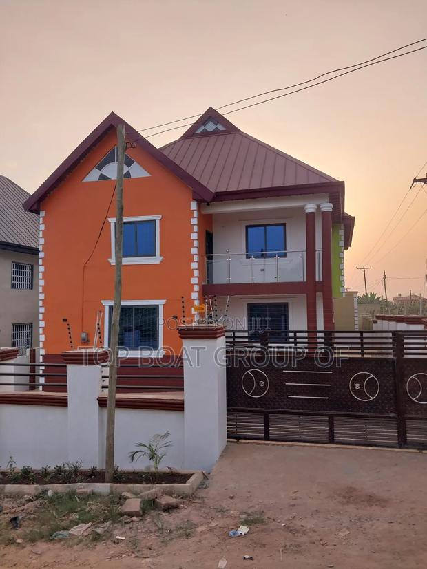 Furnished 5bdrm House in Kronum Top Boat, Kumasi Metropolitan for sale · Photo 1
