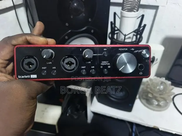 Original Focusrite 2i2 3rd Gen Soundcard/ Audio Interface · Photo 1