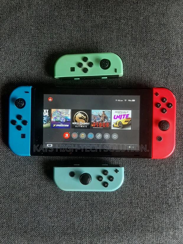Nintendo Switch With Mk 1 Other Games and Accessories · Photo 3
