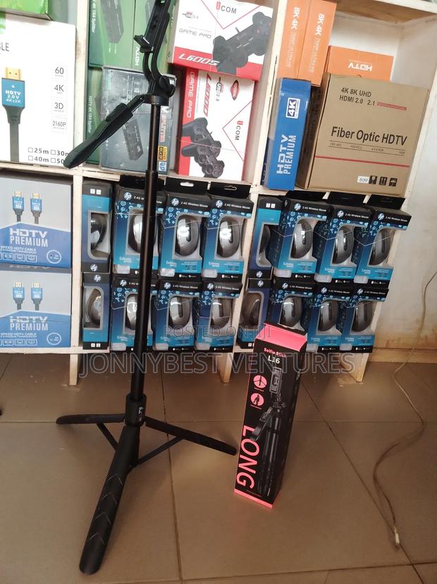 Brand New L16 Selfie Stick Phone Stand · Photo 5