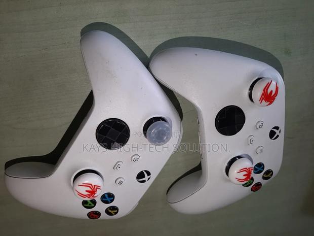 Xbox Series S/X Controllers Available · Photo 2