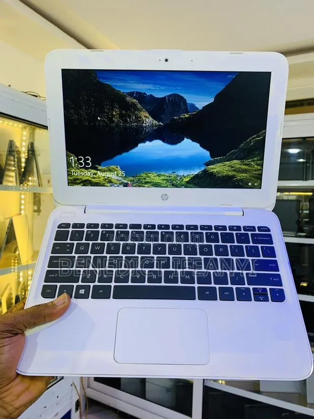 Laptop HP Stream 11 2GB Intel SSD 32GB · Photo 1