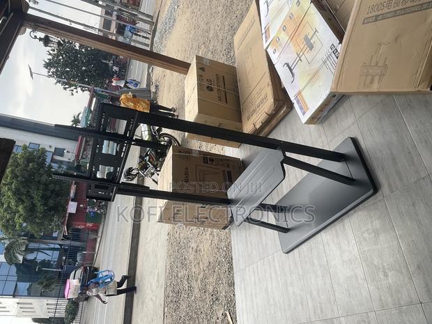 (Wholesale) Large Mobile Trolley Stand 60-85inch · Photo 1