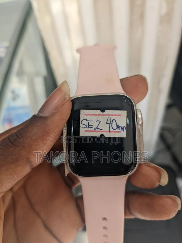 Apple Watch Series SE 2 44mm · Photo 1