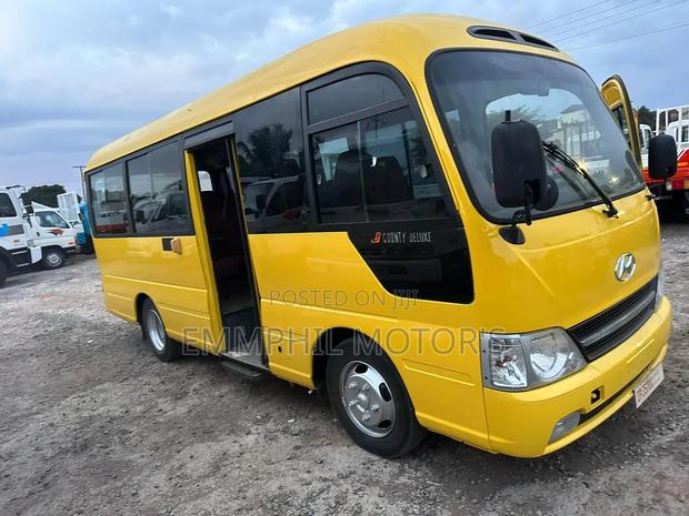 Hyundai County 2014 Yellow · Photo 3