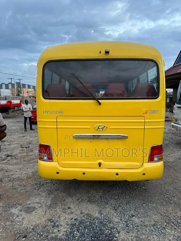 Hyundai County 2014 Yellow · Photo 4