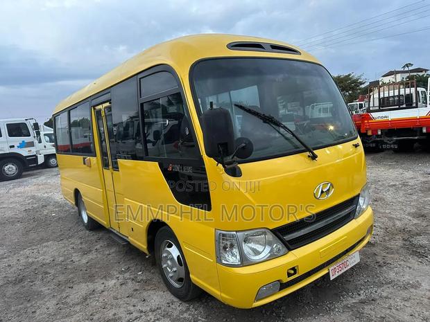 Hyundai County 2014 Yellow · Photo 2