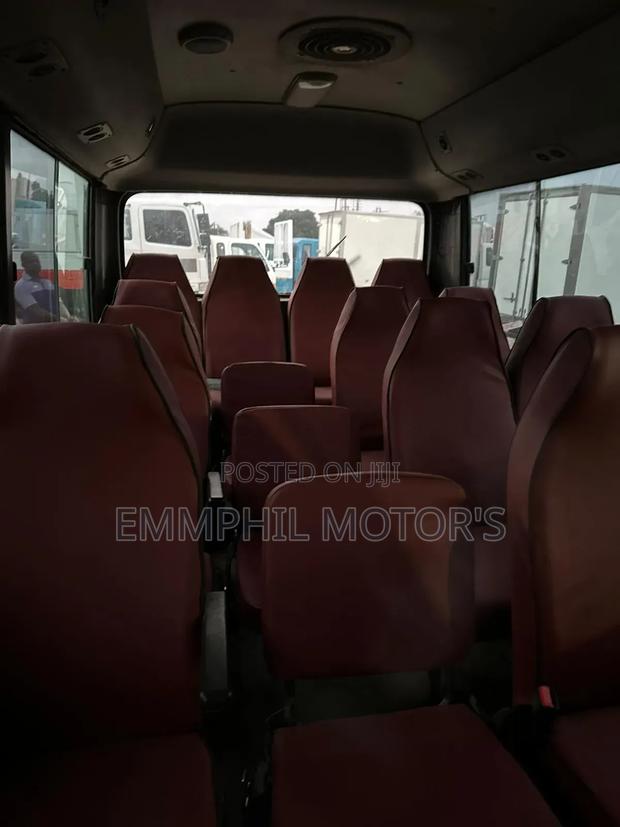 Hyundai County 2014 Yellow · Photo 7
