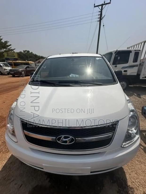 Hyundai Starex 2014 White · Photo 1
