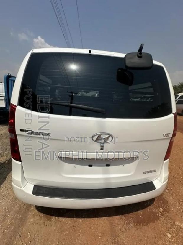 Hyundai Starex 2014 White · Photo 5