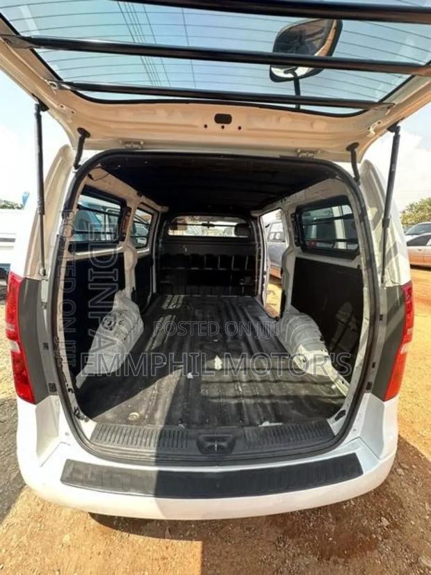 Hyundai Starex 2014 White · Photo 6