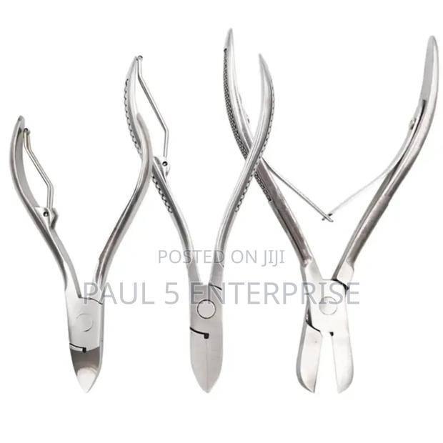 Pig Teeth Cutters or Clippers High Quality · Photo 1