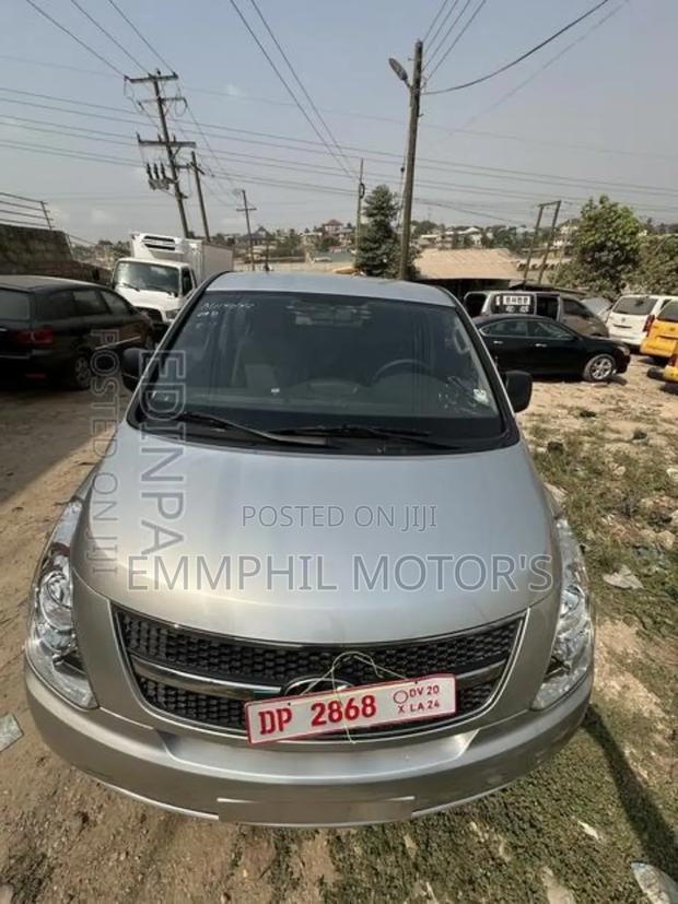 Hyundai Starex 2013 Grey · Photo 1