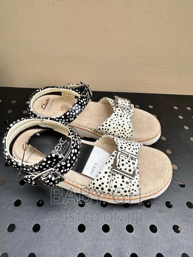 Black White Dotted Clark’S Sandals · Photo 1