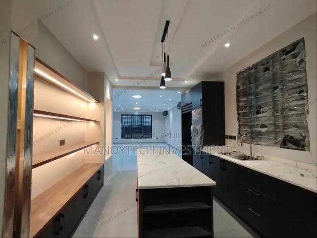 4 Bedroom Executive House for Sale · Photo 2