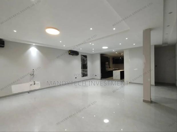 4 Bedroom Executive House for Sale · Photo 4