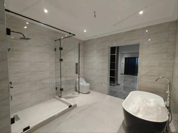 4 Bedroom Executive House for Sale · Photo 5