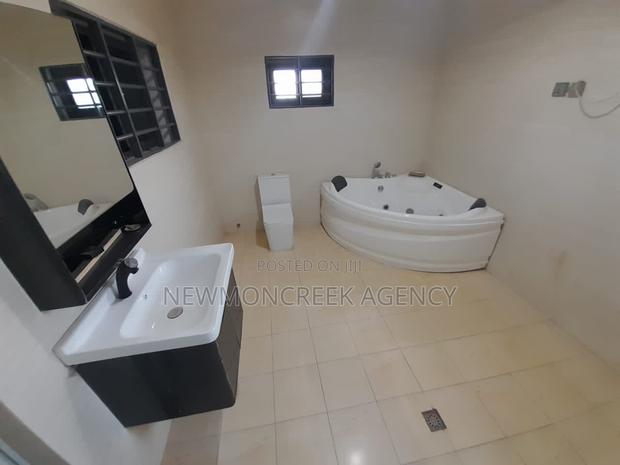 6bdrm Duplex in Haatso,Gimpa Rd., Accra Metropolitan for sale · Photo 3