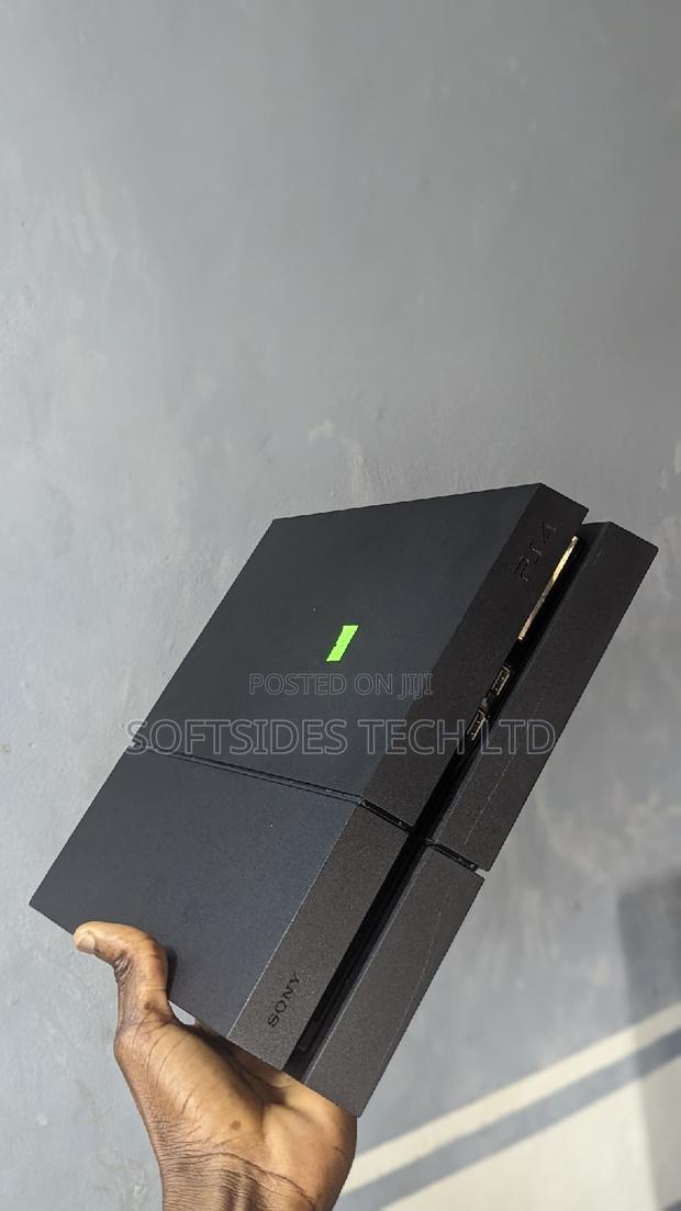 Playstation 4 Standard · Photo 1