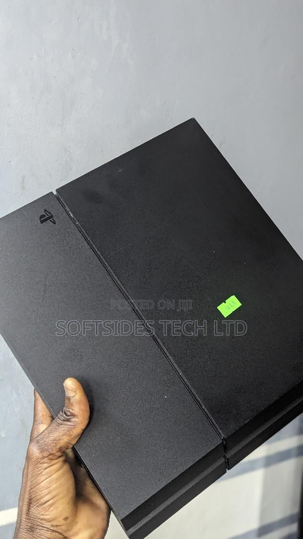 Playstation 4 Standard · Photo 2