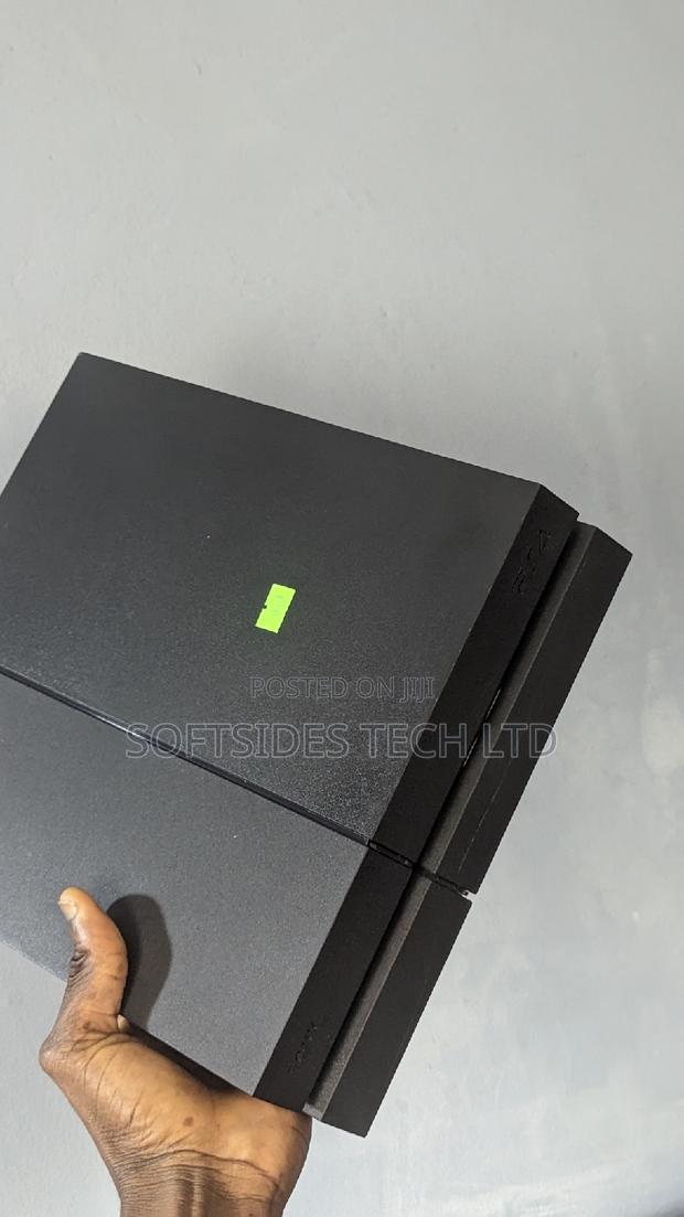 Home Used Ps4 Standard Inbox With 7 Games Jailbreaked · Photo 3