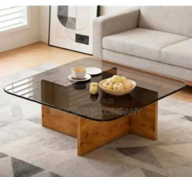 Center Table With Glass Surface Modern · Photo 1