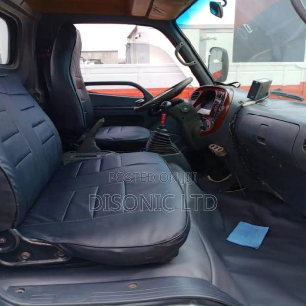 Hyundai Porter II 2004 White · Photo 3