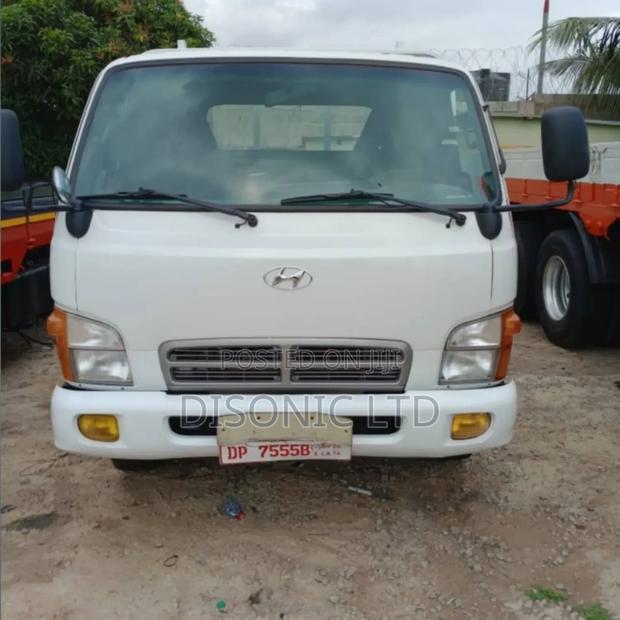Hyundai Porter II 2004 White