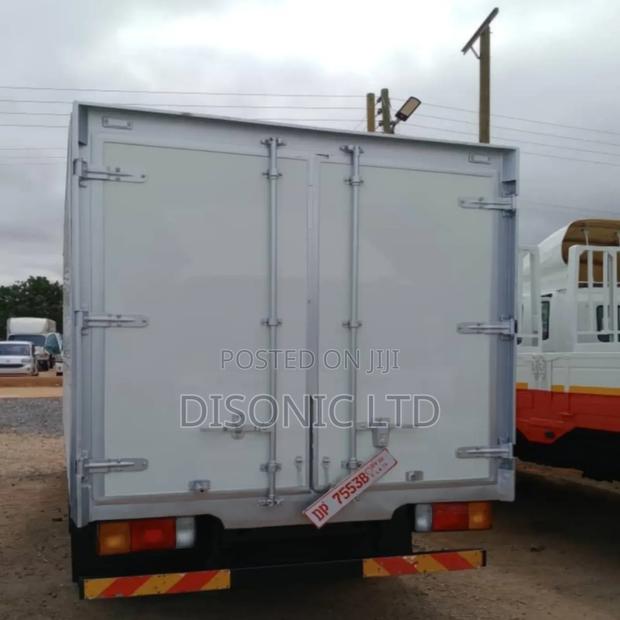 Hyundai Porter II 2004 White · Photo 3