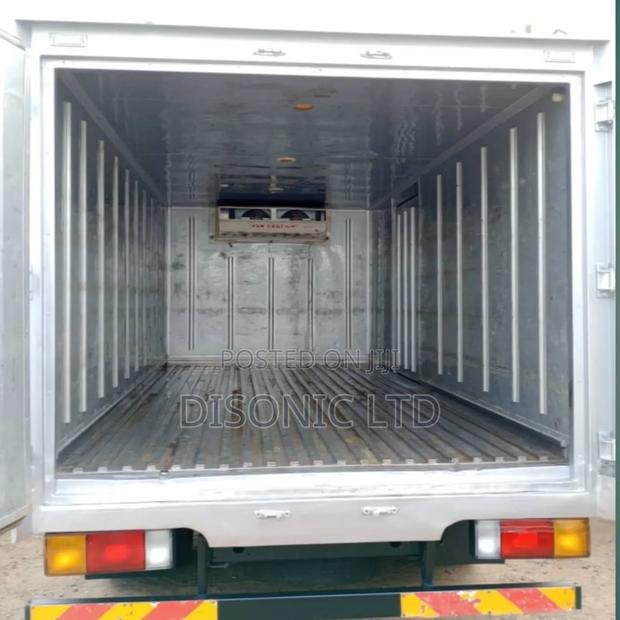Hyundai Porter II 2004 White · Photo 5