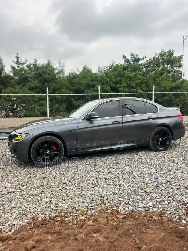 BMW 330i 2018 Gray · Photo 1