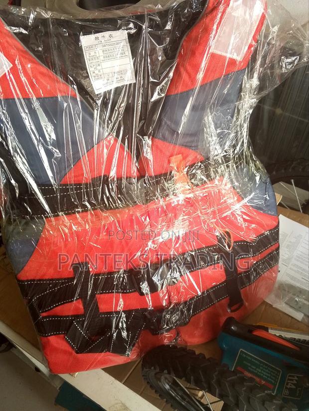 Swimming Life Jacket · Photo 1