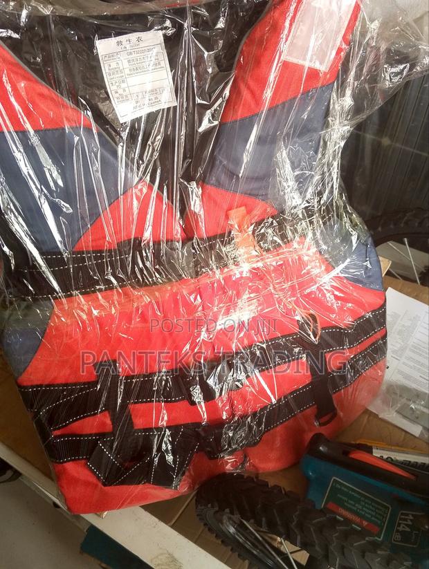 Swimming Life Jacket · Photo 2