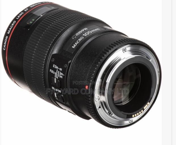 High Quality Canon EF 100mm F/2.8l USM Macro Lens · Photo 1