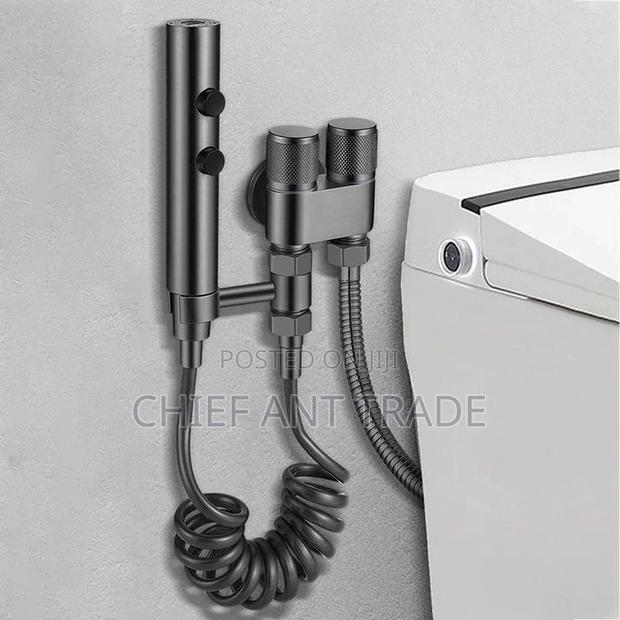 Black Bidet Pressure Spray. · Photo 1