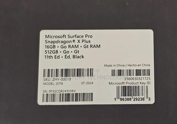 New Microsoft Surface Pro 11th Edition, a Copilot+ PC 16GB SSD 512GB · Photo 2