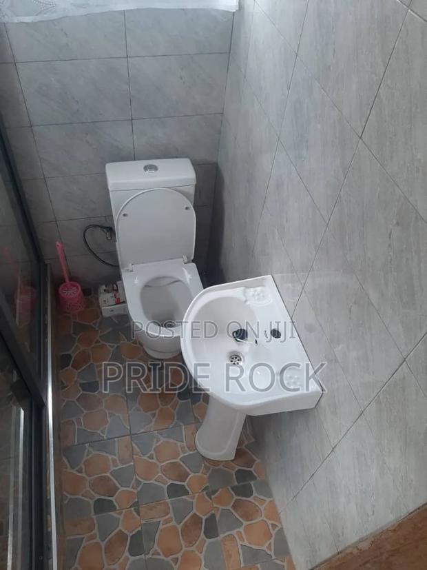 Wash Hand Basin With Pedestal Stand and Tap Set · Photo 1