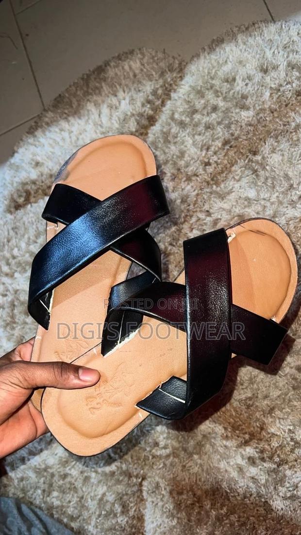Black Leather Crossed Slippers · Photo 2