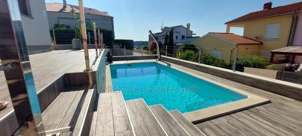 Quality Pool Construction · Photo 1