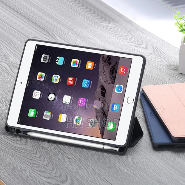 iPad 6th Generation 9.7 Inch Smart Case With Pen Slot Space · Photo 3
