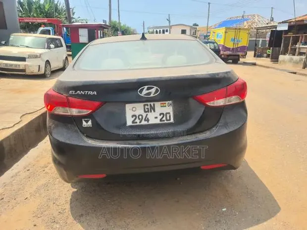 Hyundai Elantra GLS Sedan FWD (1.8L 4cyl 6A) 2013 Black · Photo 1